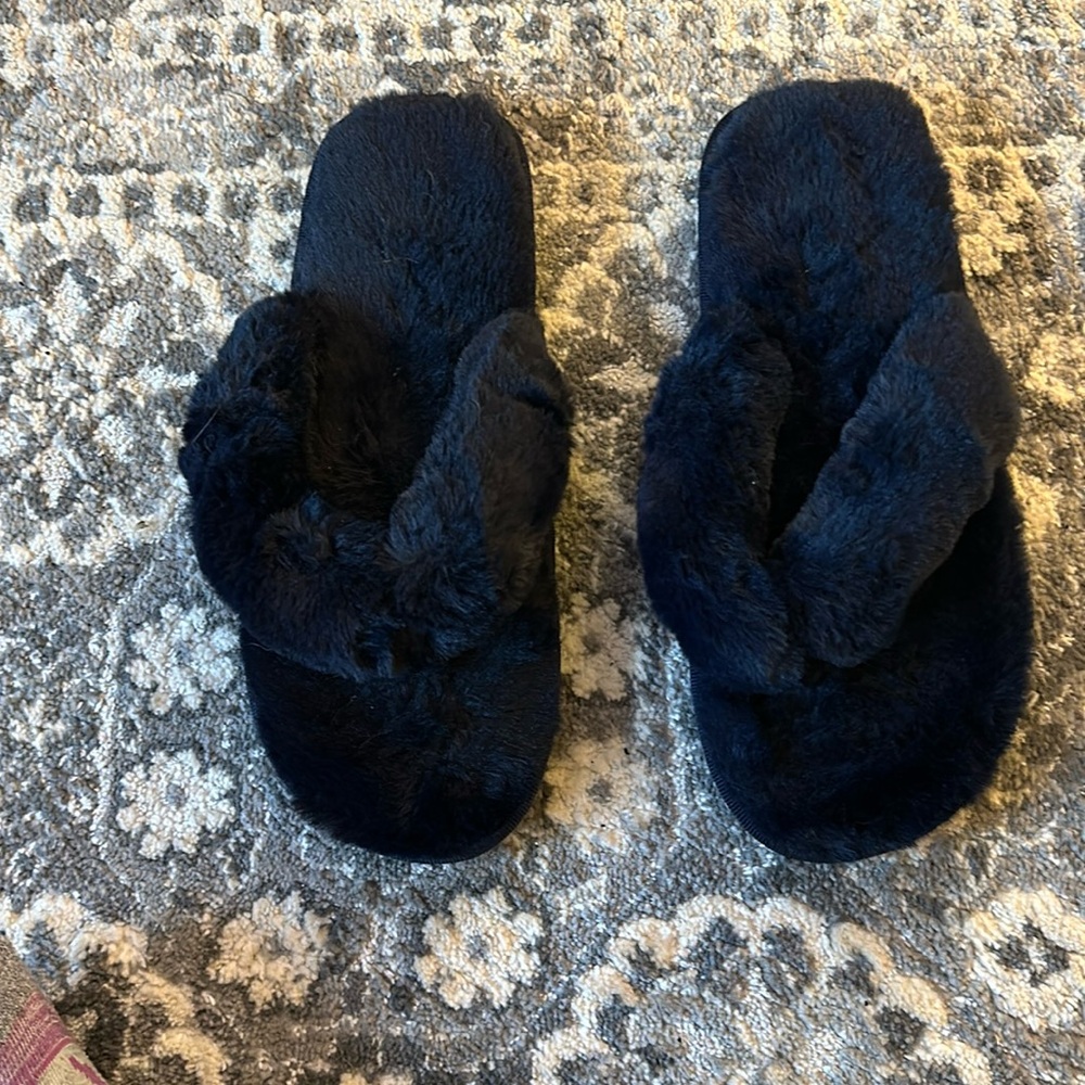 LAST CHANCE❗️ Navy Blue fuzzy thong slippers size 7 to size 8